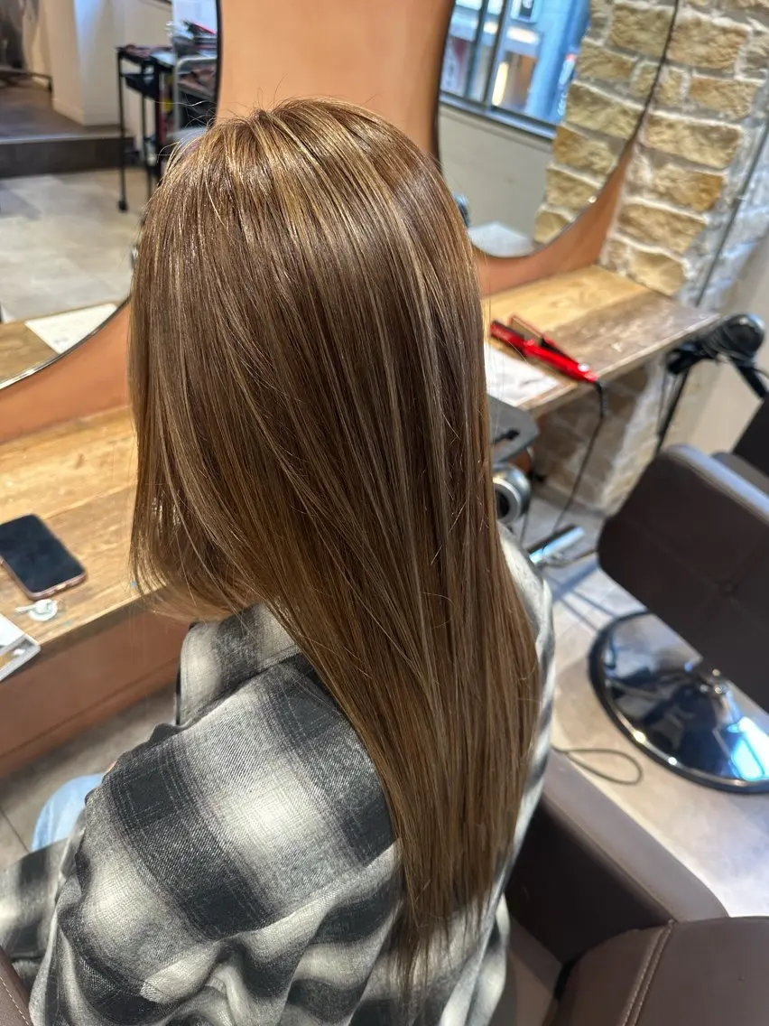 セミロング カラー ベージュカラー ハイライトカラー ハイライト ヘアカラー トリートメント yu-kiハイトーン /ブリーチ無しカラーのヘアスタイル