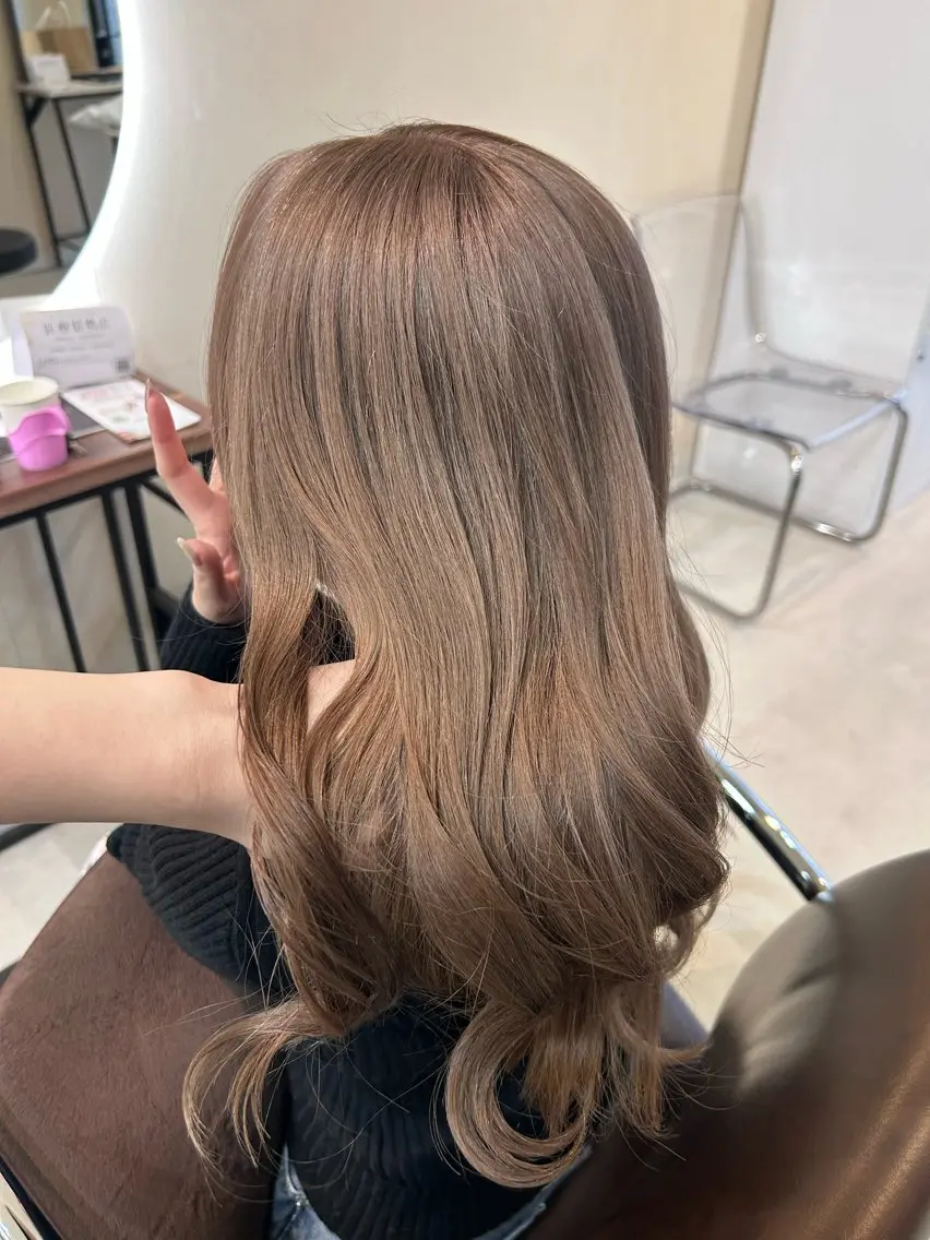 セミロング ヘアカラー 🦋髪質改善🦋 眞井琴美のヘアスタイル