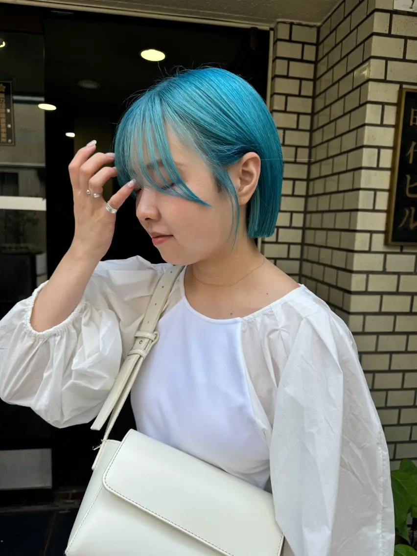 ミディアム カラー 顔周りレイヤーカット ブリーチminamiのヘアスタイル