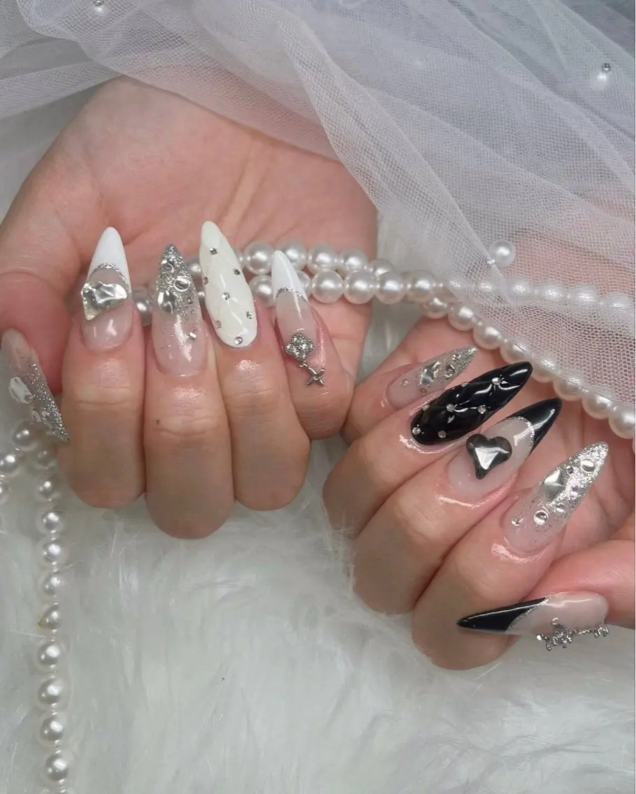 ネイル フレンチネイル ジェルネイル ガラスフレンチ ハロウィン ハート H.baby Nail Salonのネイルデザイン