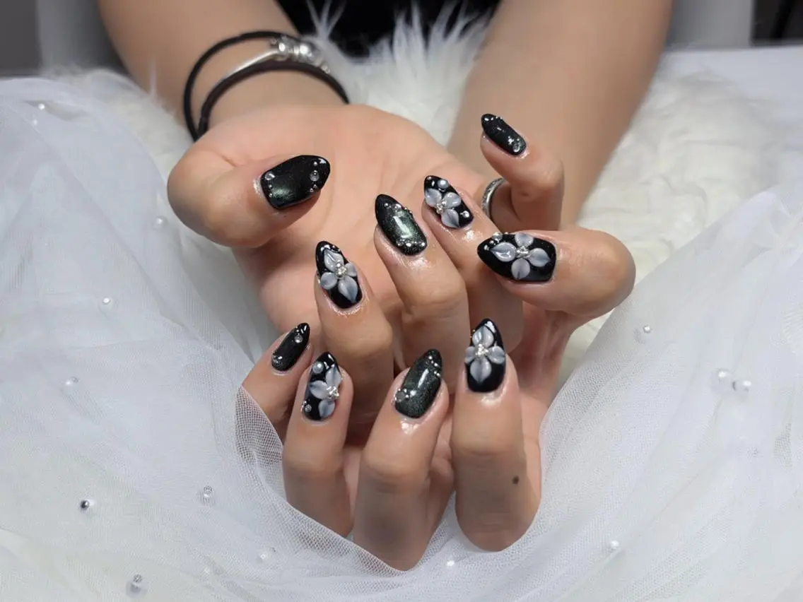 ネイル 韓国ネイル マグネットネイル 持ち込み ニュアンスネイル シンプルネイル ハンドネイル Huyn Nail Shinjyukuのネイルデザイン