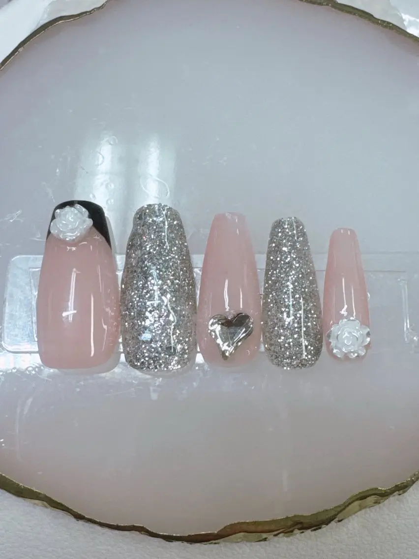 ネイル ボルドー ジェルネイル キラキラネイル ロングネイル マグネットネイル ハンドネイル Queeens nailのネイルデザイン