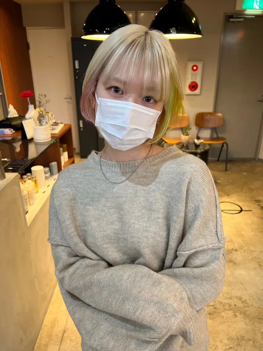 ショート カット ヘアカラー ミルクティーベージュ outaのヘアスタイル