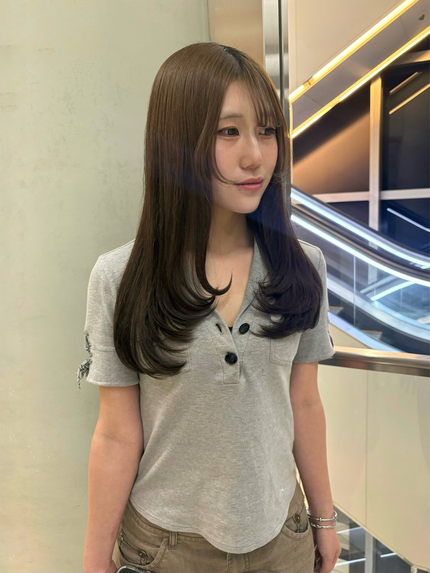 ロング 韓国風ヘア レイヤーカット ロング 似合わせカット ワンホンレイヤー ‘AXIS Hinataのヘアスタイル