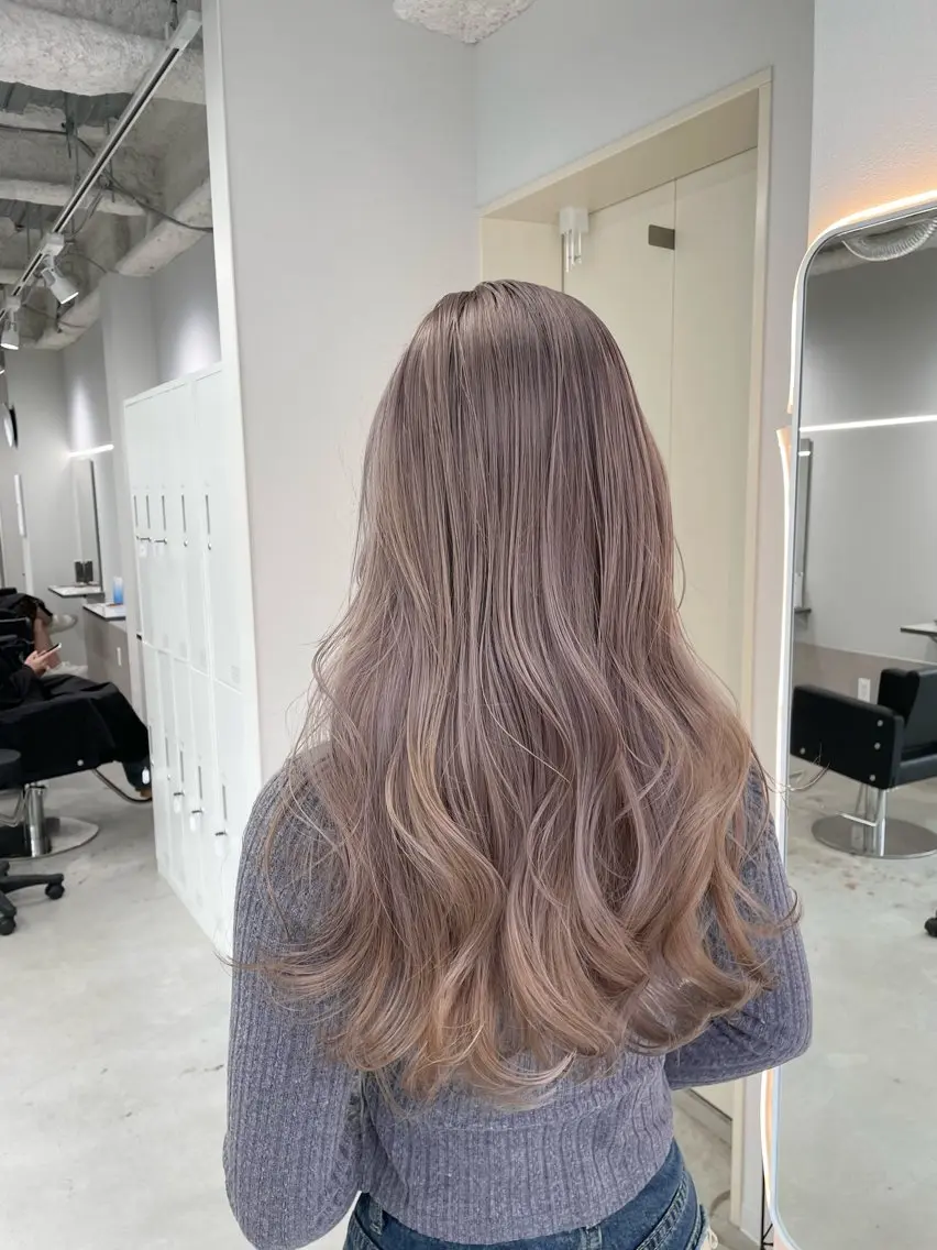 セミロング カラー ベージュカラー ブリーチ ミルクティーベージュ ヘアカラー トリートメント ブリーチ有無Wカラー メンズパーマ大成のヘアスタイル