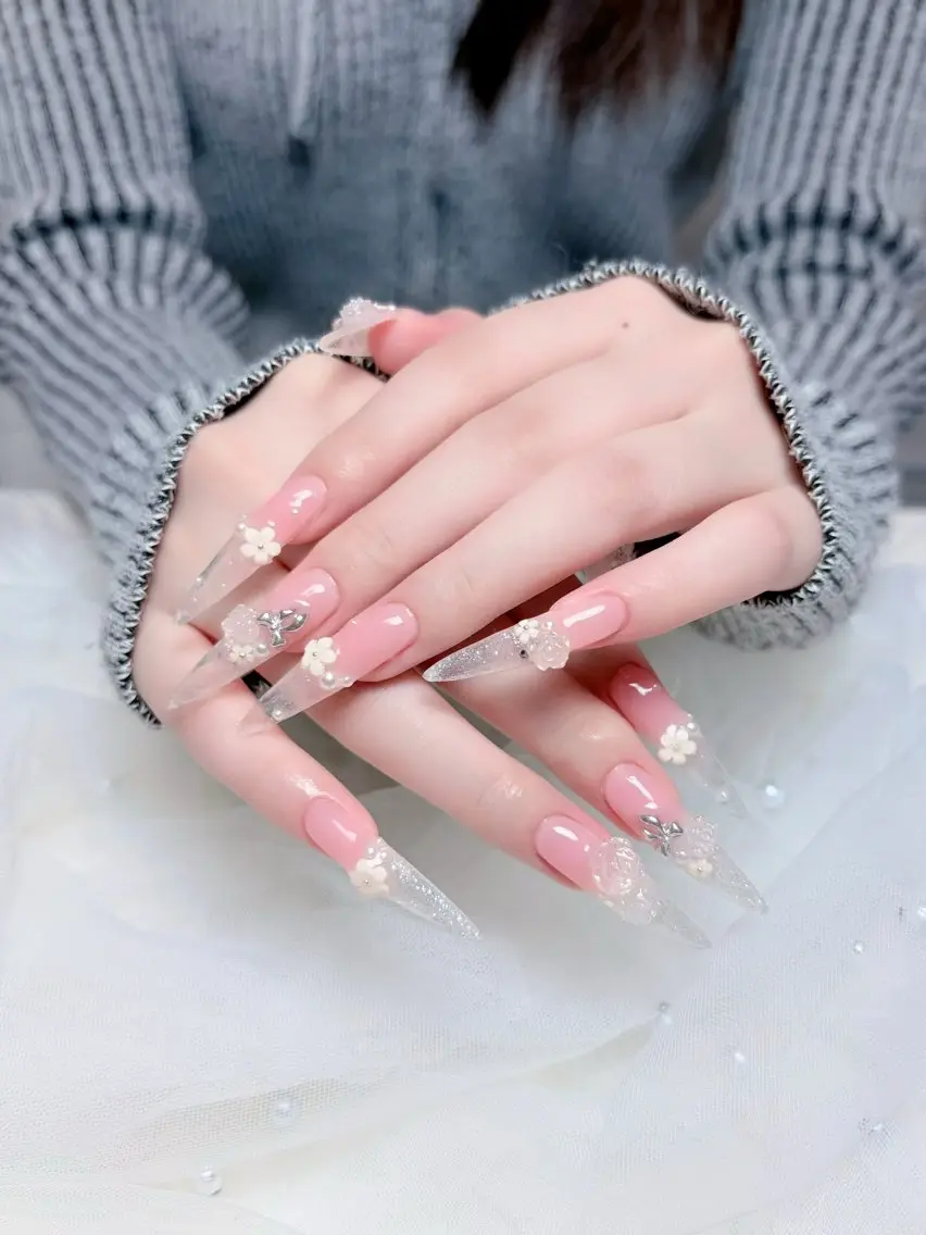 ネイル 韓国ネイル マグネットネイル 持ち込み ニュアンスネイル シンプルネイル ハンドネイル Huyn Nail Shinjyukuのネイルデザイン
