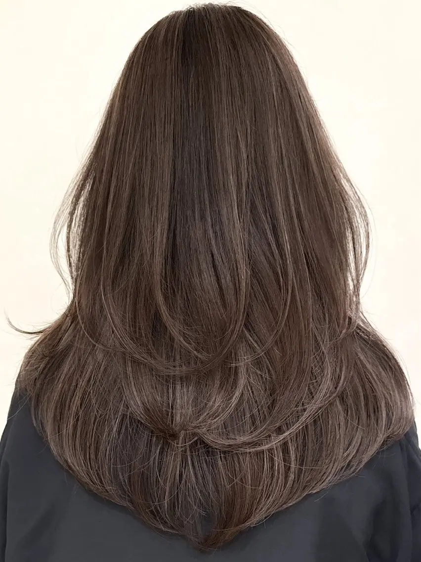 ロング カラー レイヤーカット 新實 ゆりあのヘアスタイル