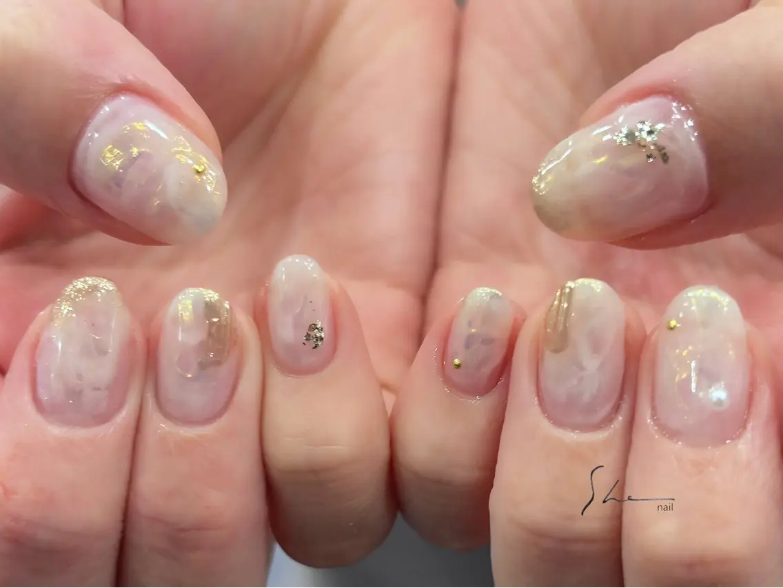 ネイル ニュアンスネイル ホワイト ハンドネイル SHE adusaのネイルデザイン
