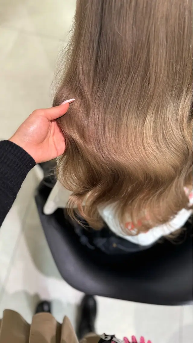 ロング カラー ベージュカラー ブリーチ ミルクティーベージュ ヘアカラー 大阪 / ハイトーン/エクステのヘアスタイル
