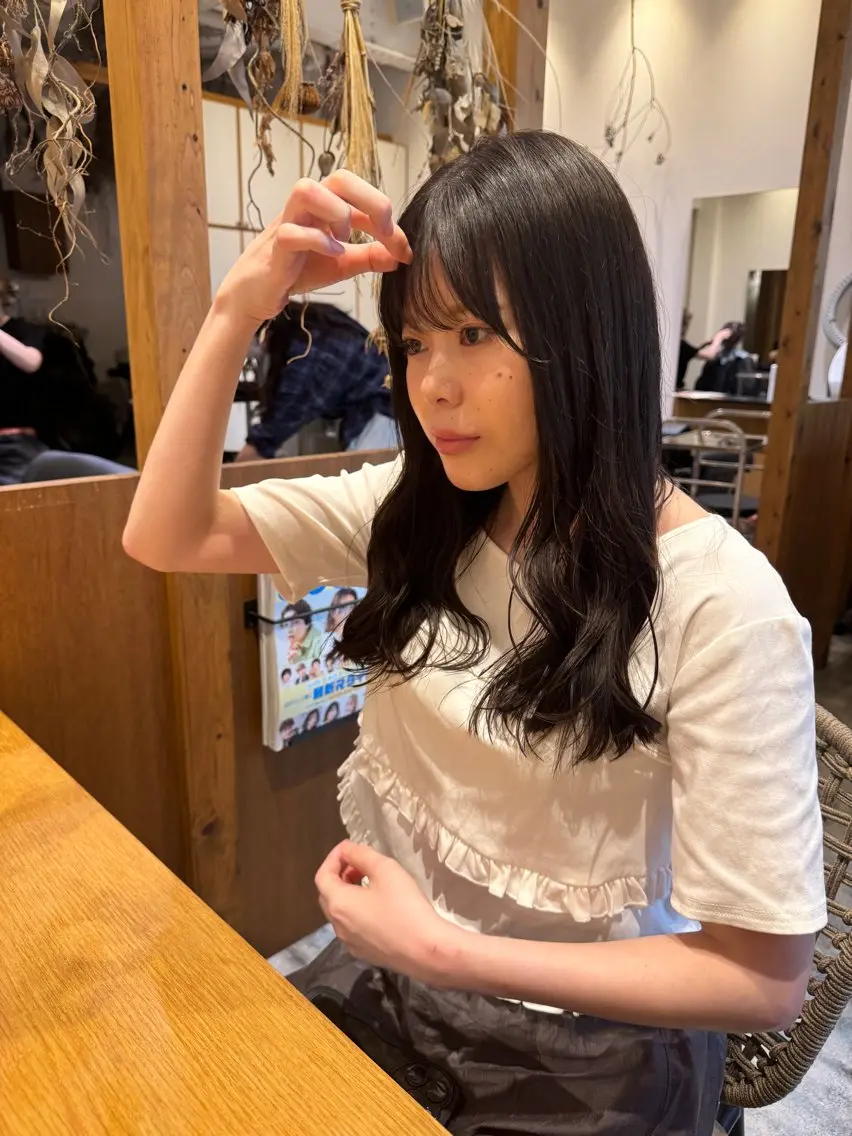 ロング カラー アッシュ オリーブアッシュ カット ヘアカラー トリートメント ENIF 大島 芽生のヘアスタイル