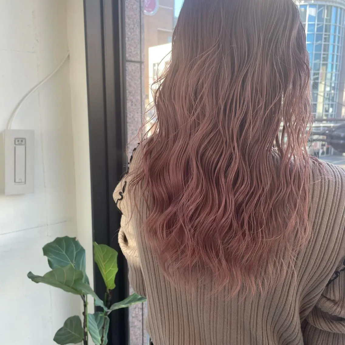 ロング カラー ピンクカラー 川上 紗也加のヘアスタイル