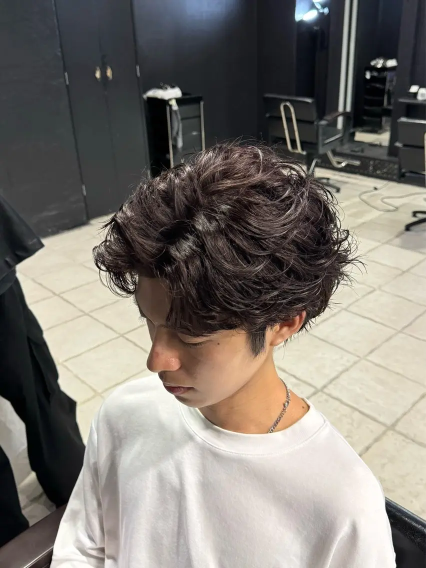 カラー ヘアアレンジ メンズ ブラウンカラー バイオレットカラー バイオレットブラウン メンズ専門 美容師✨ アメ村 堀江颯瑛のヘアスタイル