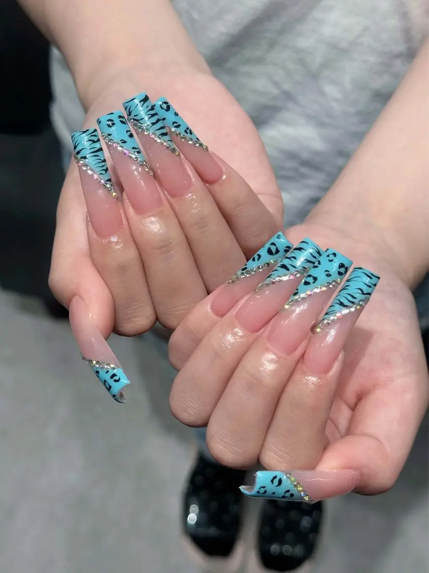 ネイル チークネイル ドット フレンチネイル グラデーション ハート ハンドネイル Eli Eli 新宿のネイルデザイン