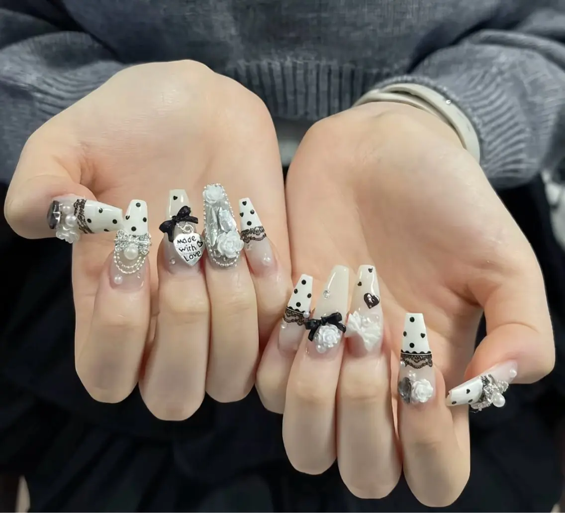 ネイル アートネイル フレンチネイル ジェルネイル 氷ネイル・うるうるネイル キラキラネイル ハンドネイル Julie NailSalonのネイルデザイン