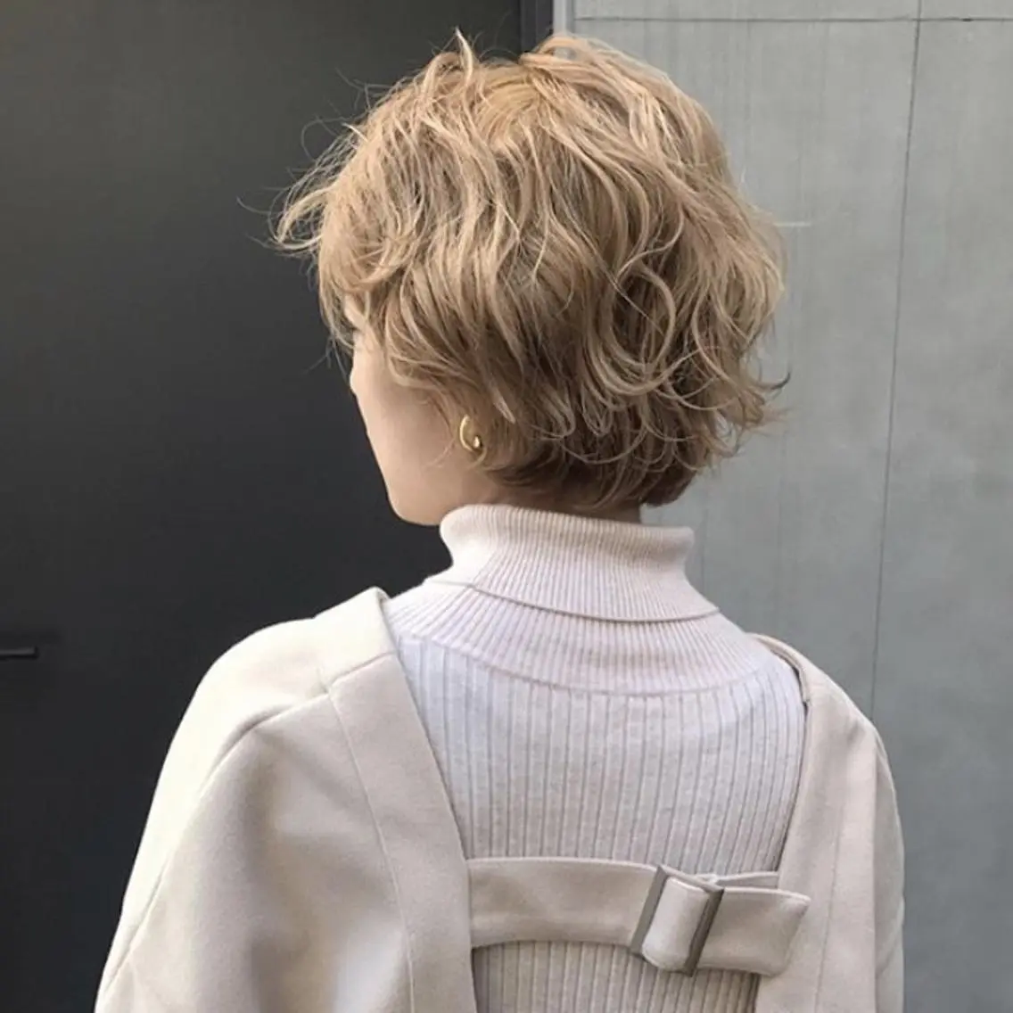 ショート カラー ヘアアレンジ ベージュカラー フォギーベージュ 福壽 優奈のヘアスタイル