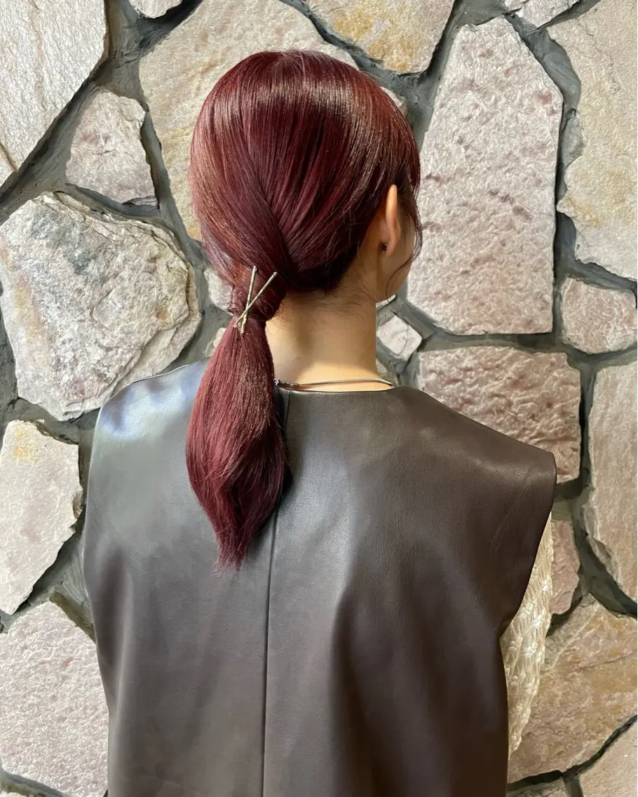 ロング カラー ヘアアレンジ レッドカラー クドウ ヒカリのヘアスタイル