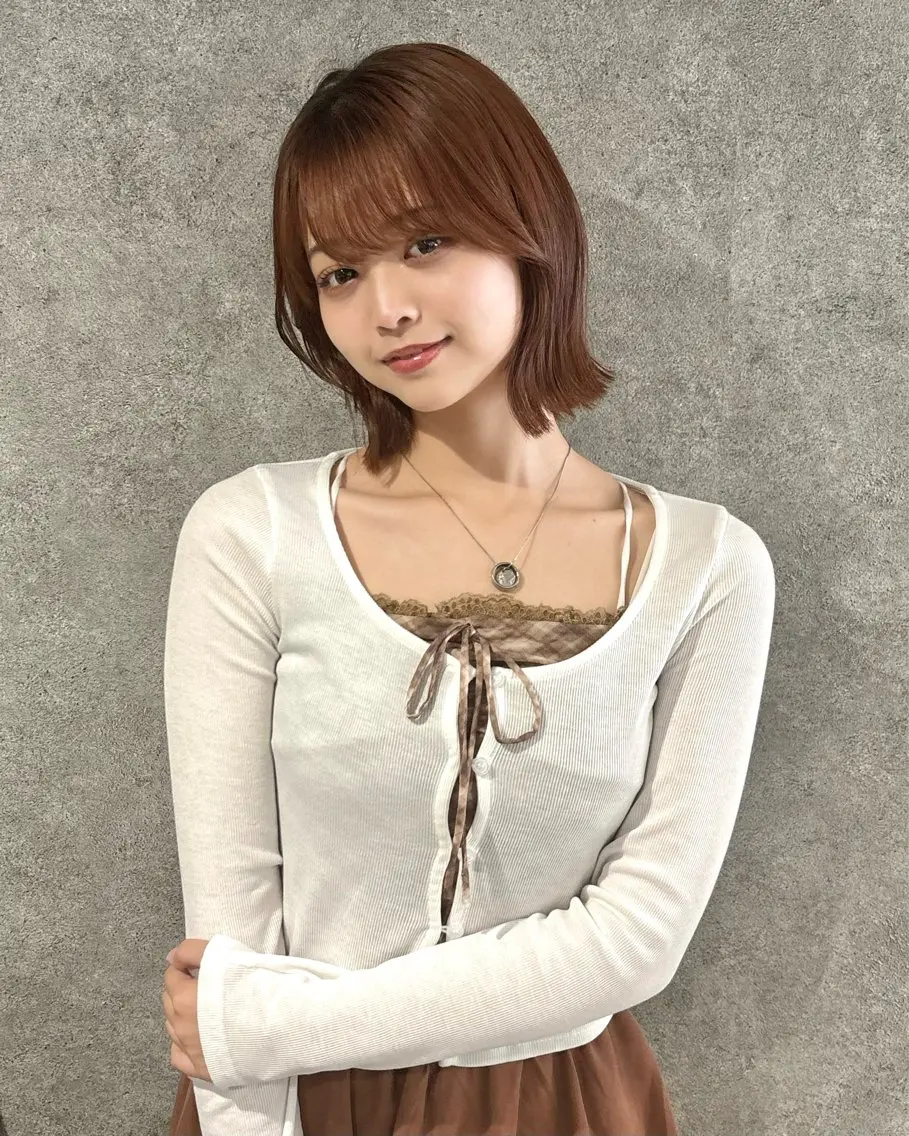 ミディアム カラー 切りっぱなしボブ ボブ 外ハネヘア カット RURI韓国ボブ 🇰🇷タッセルボブのヘアスタイル