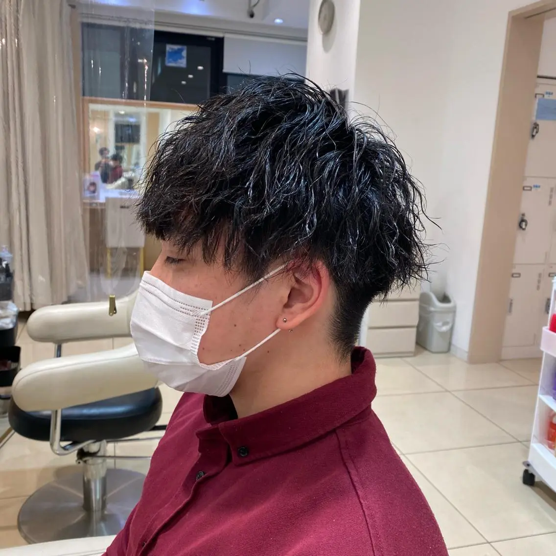 ミディアム パーマ メンズ カット パーマ メンズ特化型美容師 栗山勇人のヘアスタイル