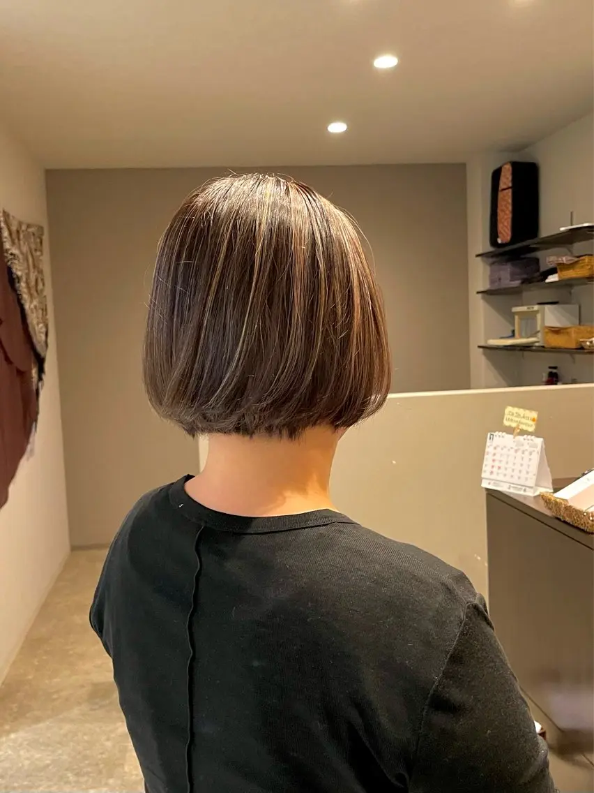 ショート ハイライト ヘアカラー 尼丁 勇磨のヘアスタイル