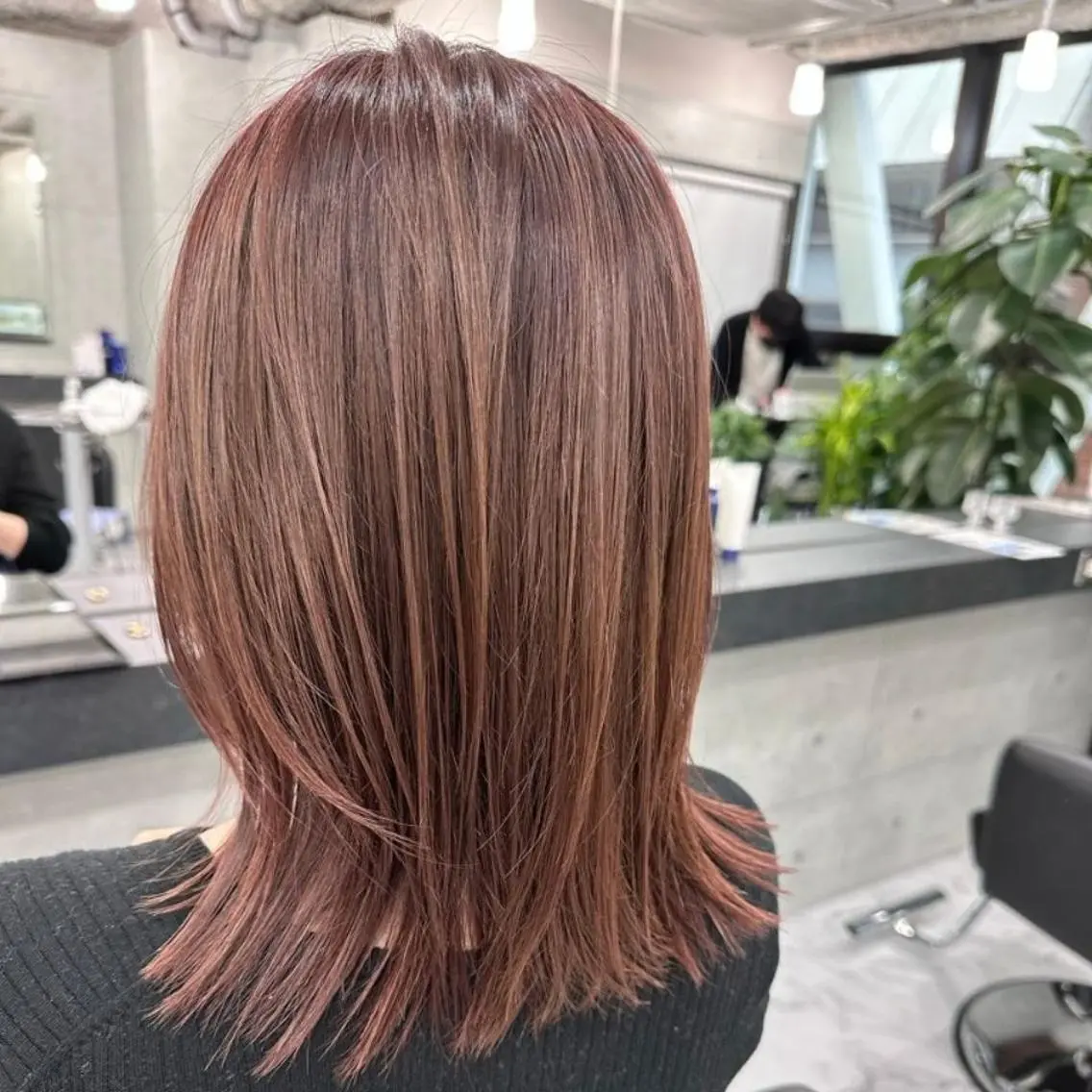 セミロング カラー ブラウンカラー 透明感カラー レッドカラー ローズカラー ローズブラウン ❇️安達 優心❇️ レイヤー/艶髪特化のヘアスタイル