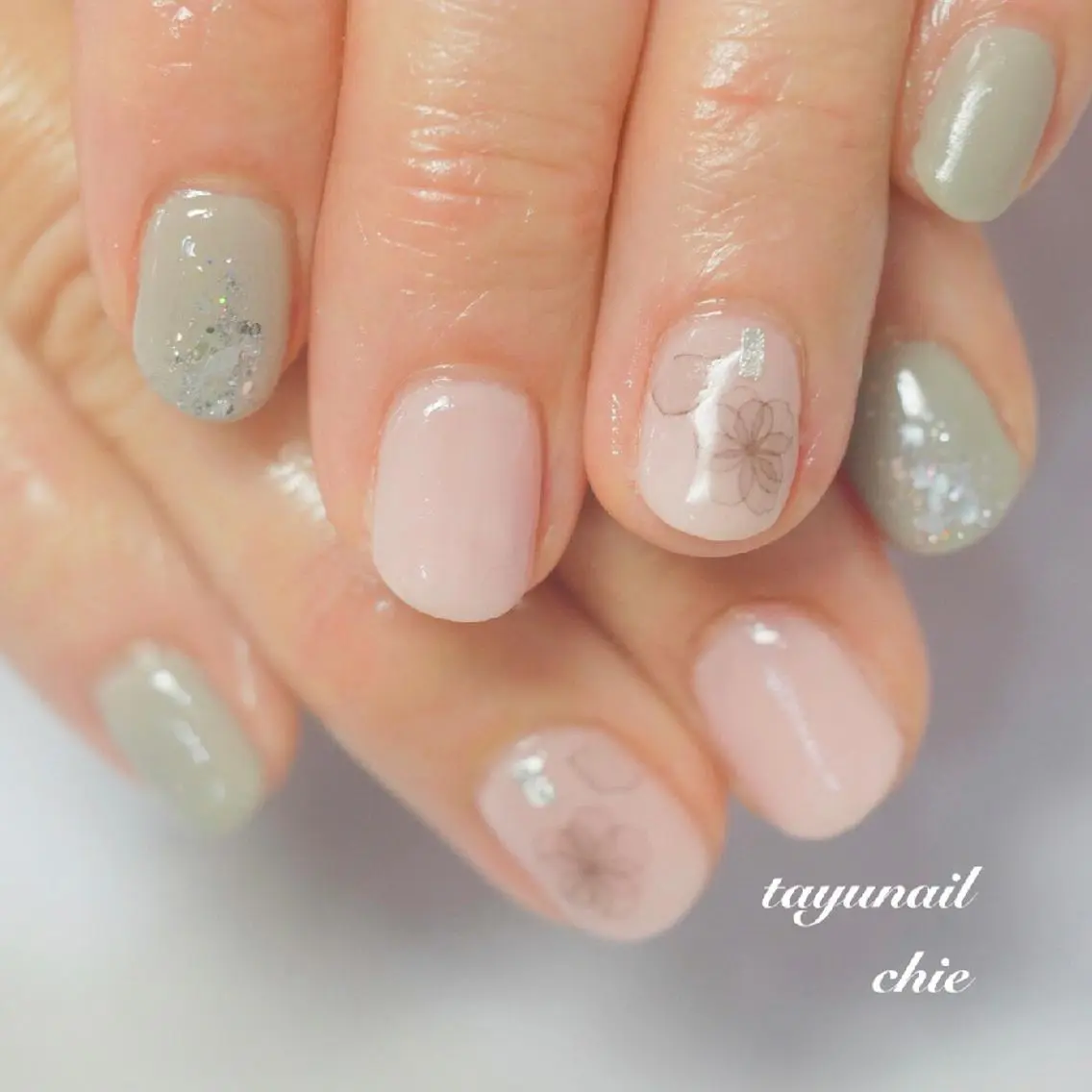ネイル アートネイル ブルー フラワーネイル ジェルネイル キラキラネイル ネイルサロン 【たゆnail】のネイルデザイン