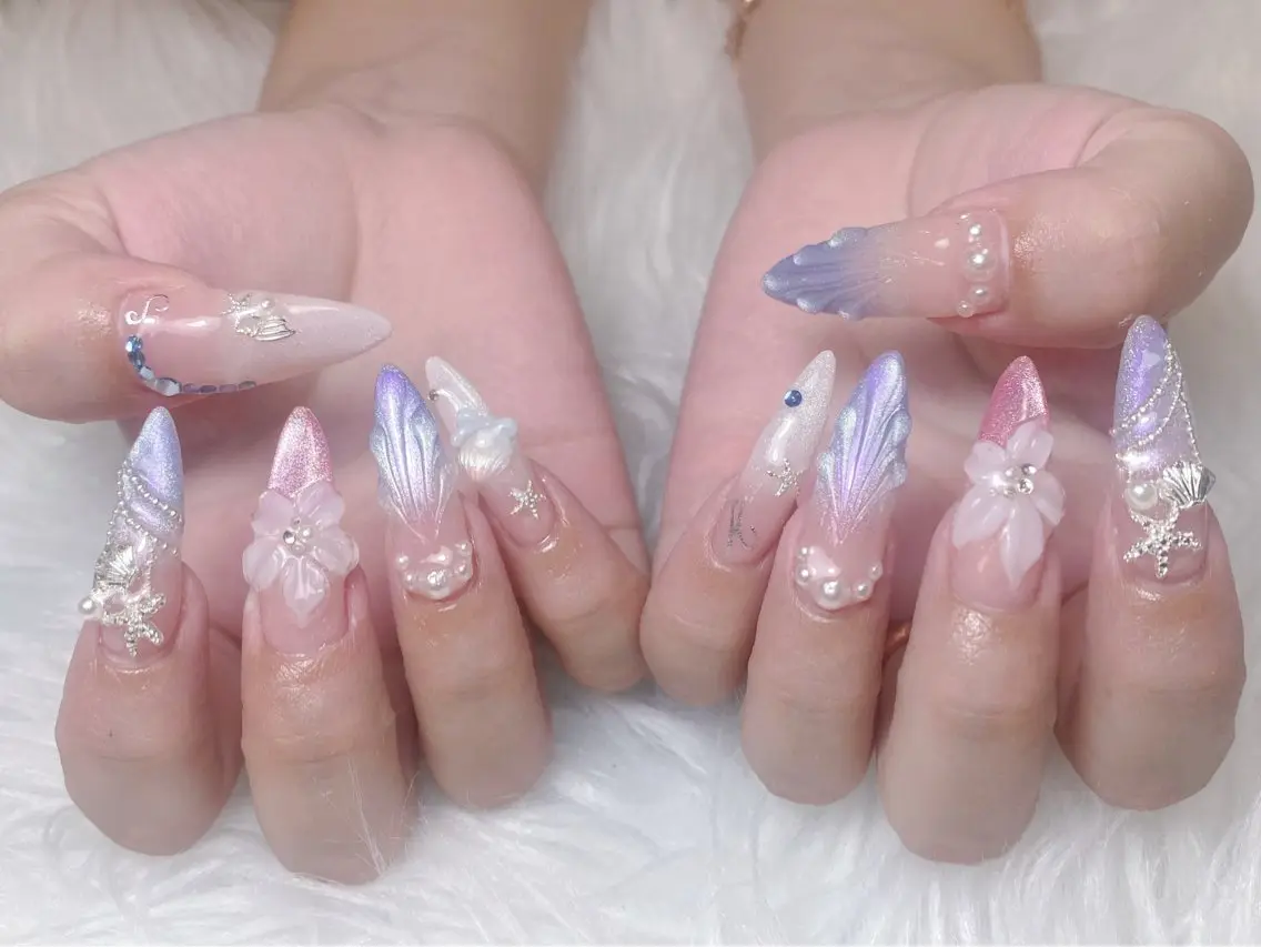 ネイル オーロラネイル ブラウン フラッシュネイル フラワーネイル ホログラムネイル ハンドネイル Rei _Nail 新宿のネイルデザイン