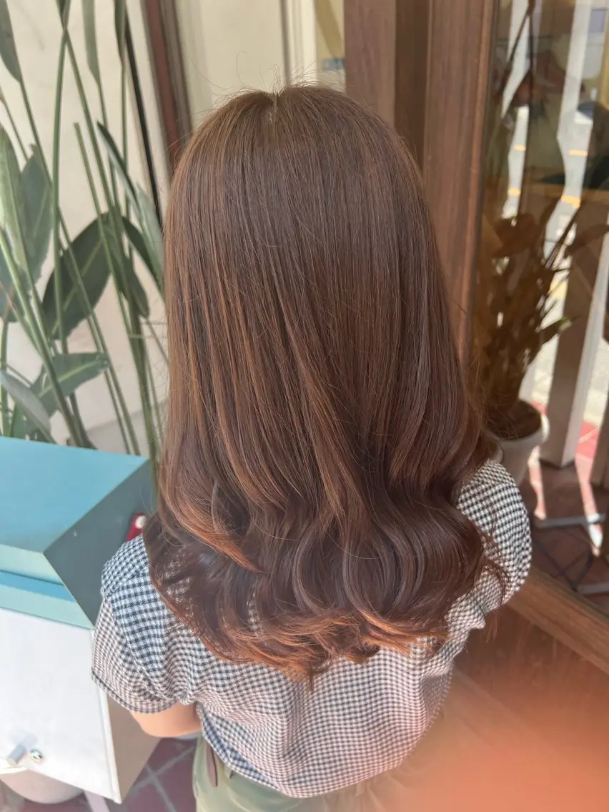 ロング カラー ブリーチ ブリーチなしカラー ロング トリートメント ヘアカラー トリートメント ヘッドスパ ブリーチカラー🦖 岡部木乃夏のヘアスタイル
