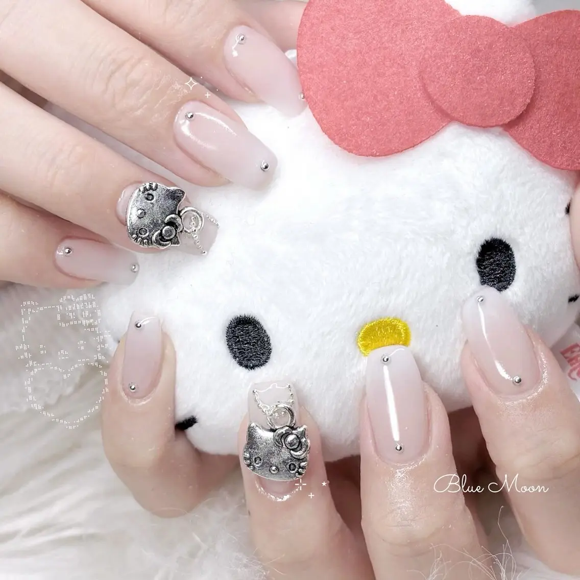 ネイル ストーンネイル ハンドネイル ハンドケア nail salon Blue Moonのネイルデザイン