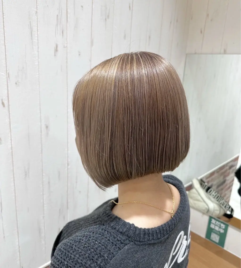 ショート ボブ ハイライト 髪質改善 ショートヘア カット ヘアカラー トリートメント FANスタイリスト Ⓜ️EIのヘアスタイル