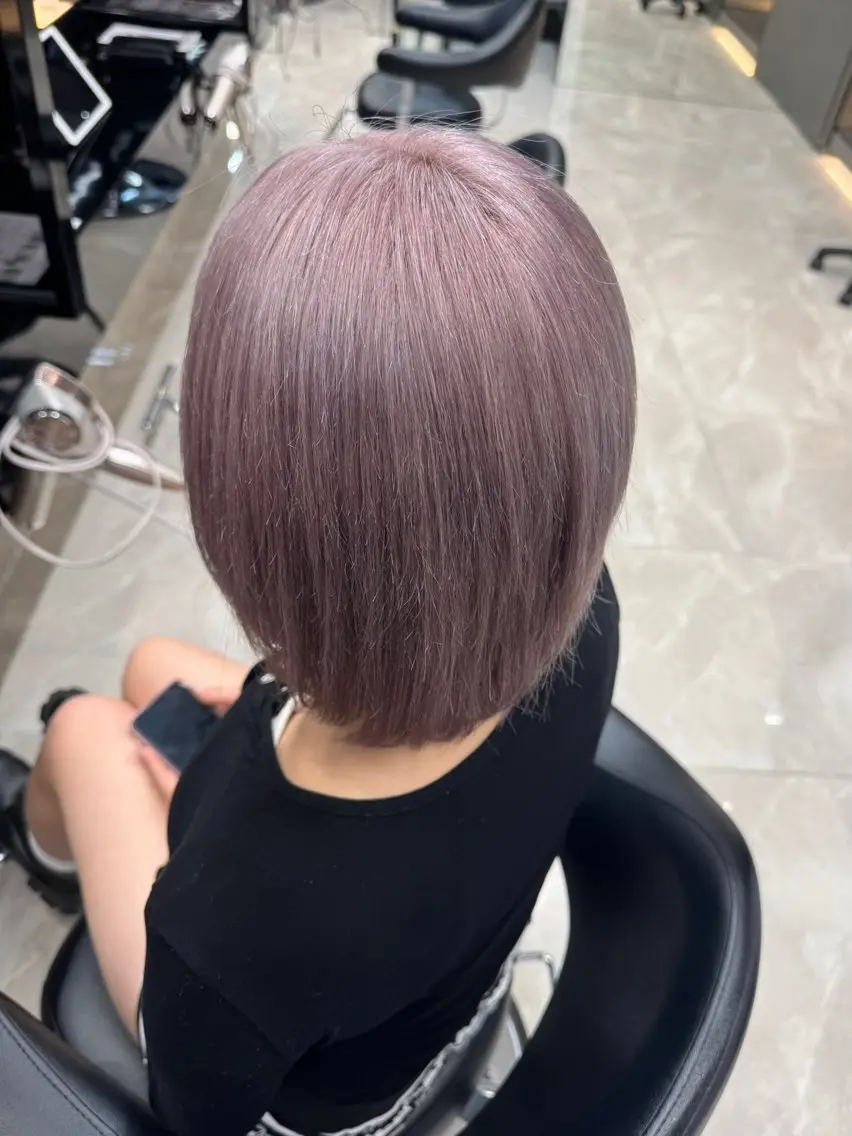 ショート カラー ブリーチ グレージュ ピンクカラー ヘアカラー cocoa 💫のヘアスタイル