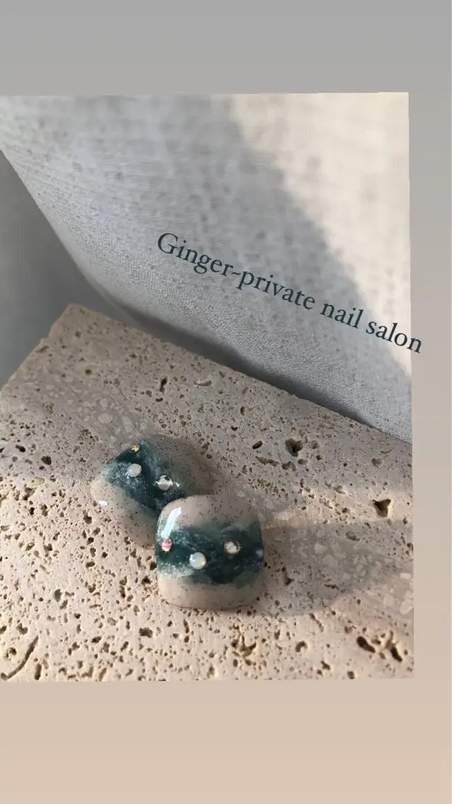 ネイル フットネイル グラデーション ニュアンスネイル オフィスネイル ginger nail&spaのネイルデザイン