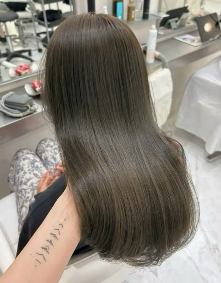 セミロング カラー パーマ ベージュカラー ブリーチ 透明感カラー ダブルカラー グレージュ カット ヘアカラー トリートメント TOMO/ブリーチ 無しオリーブのヘアスタイル