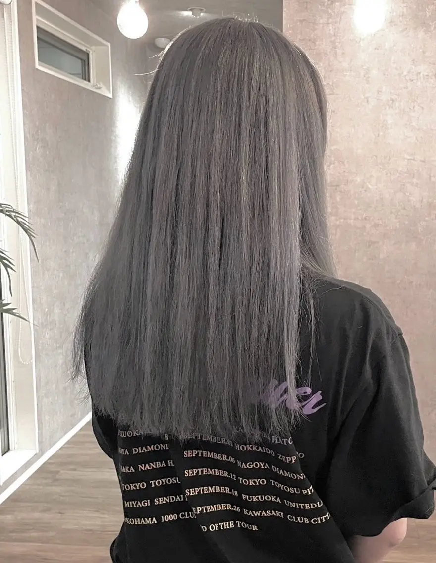 ロング カラー ブリーチ 透明感カラー ハイトーンカラー シルバー ヘアカラー カイト/透明感カラー /艶髪のヘアスタイル