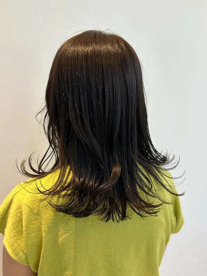セミロング カラー グレージュ レイヤーカット 外ハネヘア Nakamura Manaのヘアスタイル
