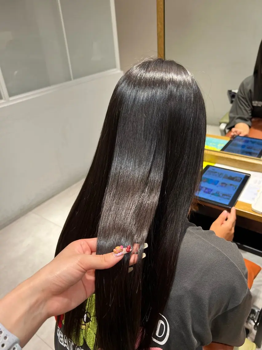 ロング 縮毛矯正 縮毛矯正 ワタナベ モカ🦢ダブルカラーのヘアスタイル