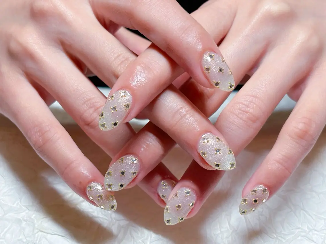 ネイル ストーンネイル ハンドネイル ハンドケア 💫ゆか_ Nailartistのネイルデザイン