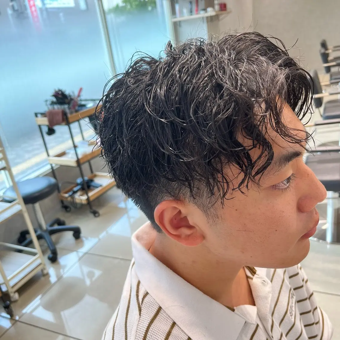 パーマ メンズ メンズパーマ 波巻きパーマ カット パーマ 巖本 真希のヘアスタイル