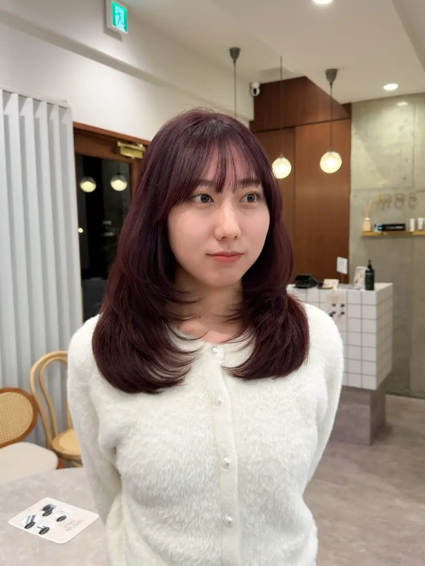 セミロング カラー ヘアアレンジ ブリーチ ダブルカラー イヤリングカラー イルミナカラー ブリーチなしカラー カット ヘアカラー トリートメント 立川レイヤー 透明感カラーaoiのヘアスタイル