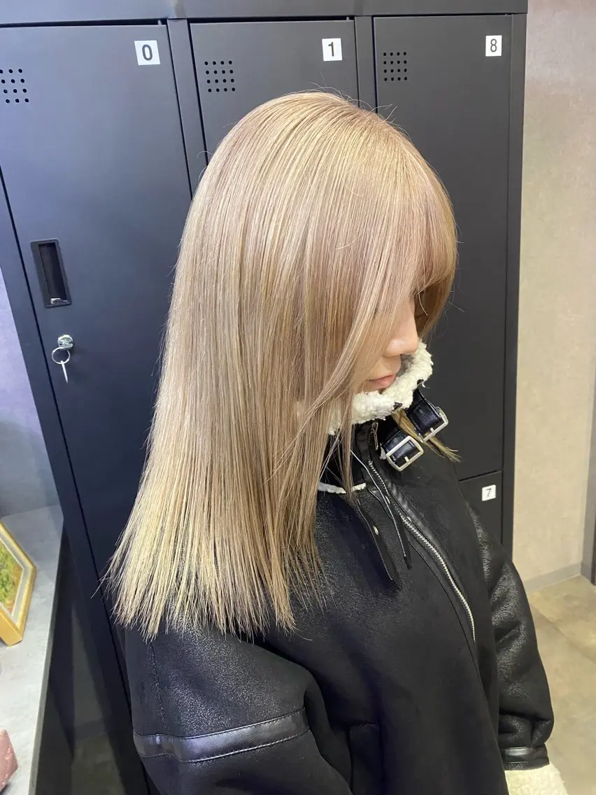 カラー 𝗮𝘆𝘂𝗺𝗶 ハイトーン🎀のヘアスタイル