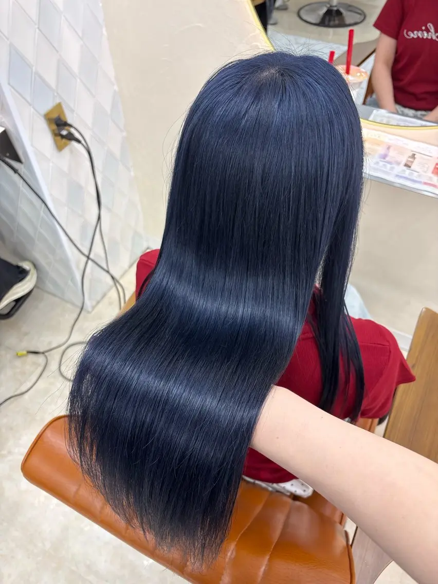 ロング カラー ブリーチ ブルーカラー ネイビーカラー ヘアカラー トリートメント ヘッドスパ ぴんく髪の美容師🎀 🖤ゆうなのヘアスタイル