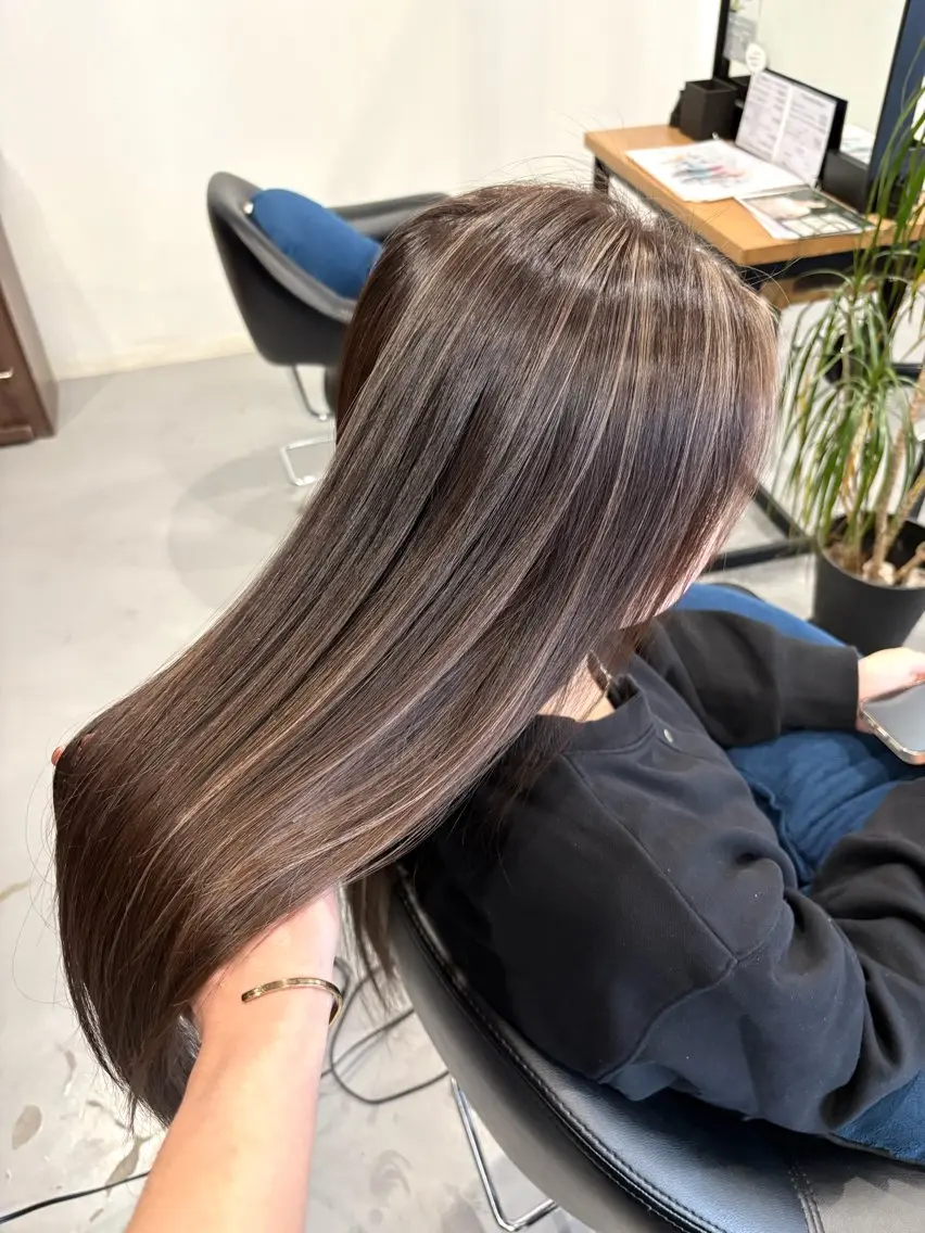 ロング ハイライト カット ヘアカラー 一刀 厚太のヘアスタイル