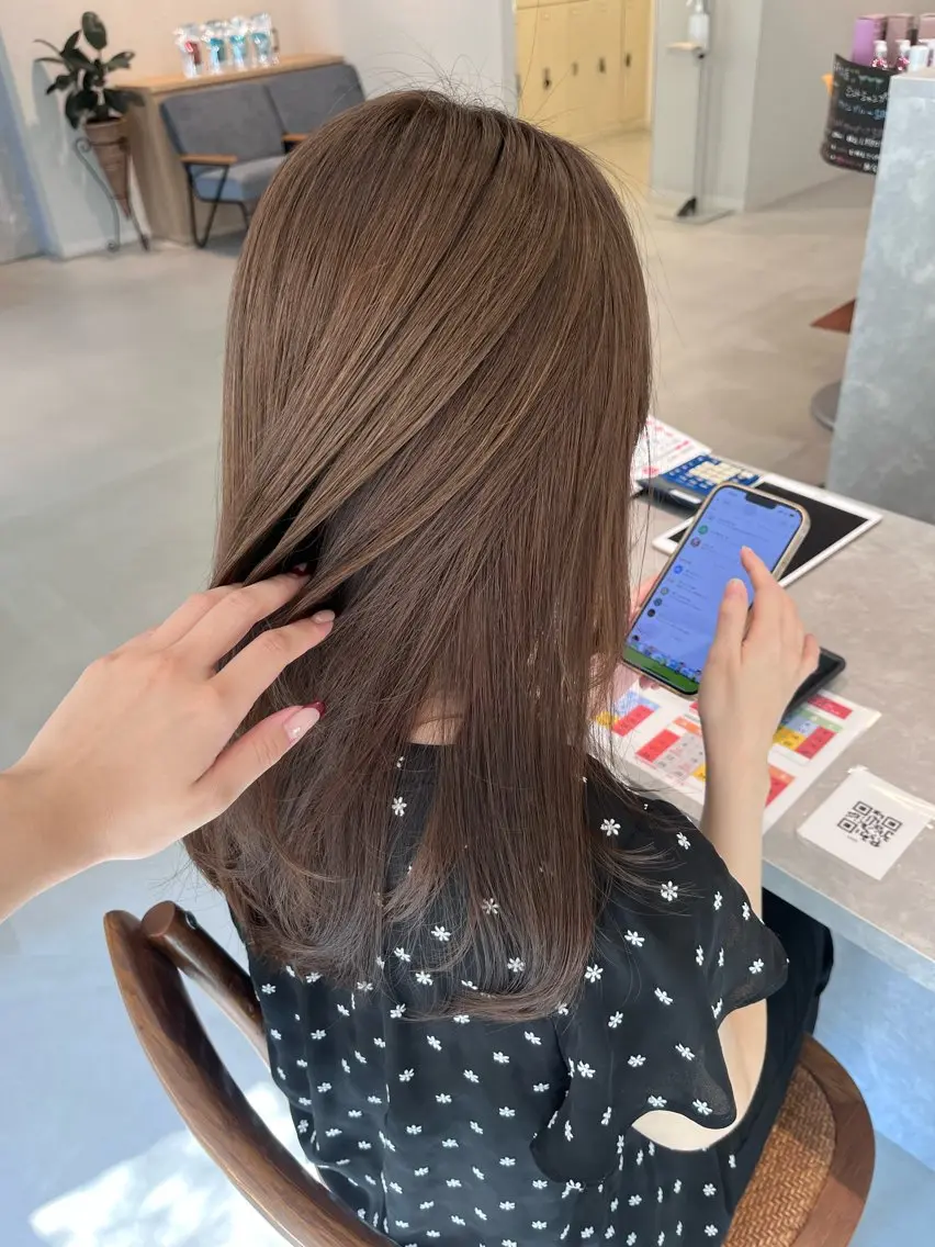 セミロング カラー ベージュカラー ブリーチ ショコラベージュ 透明感カラー ブリーチなしカラー カット ヘアカラー トリートメント 透明感カラー🫧🌈 似合わせカット✂︎のヘアスタイル