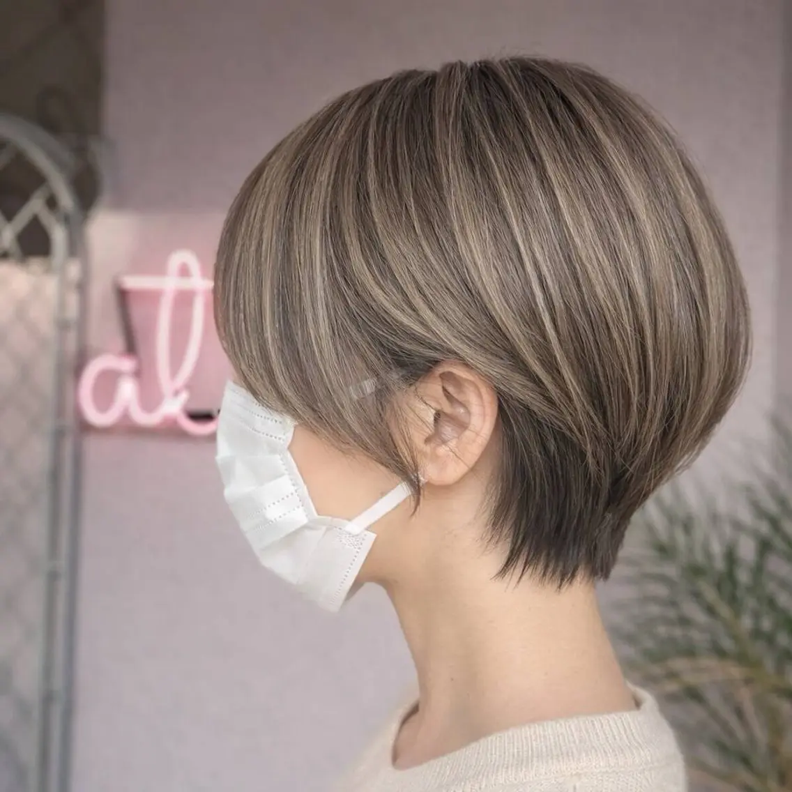 ショート Hiromu: 白髪ぼかしハイライトのヘアスタイル