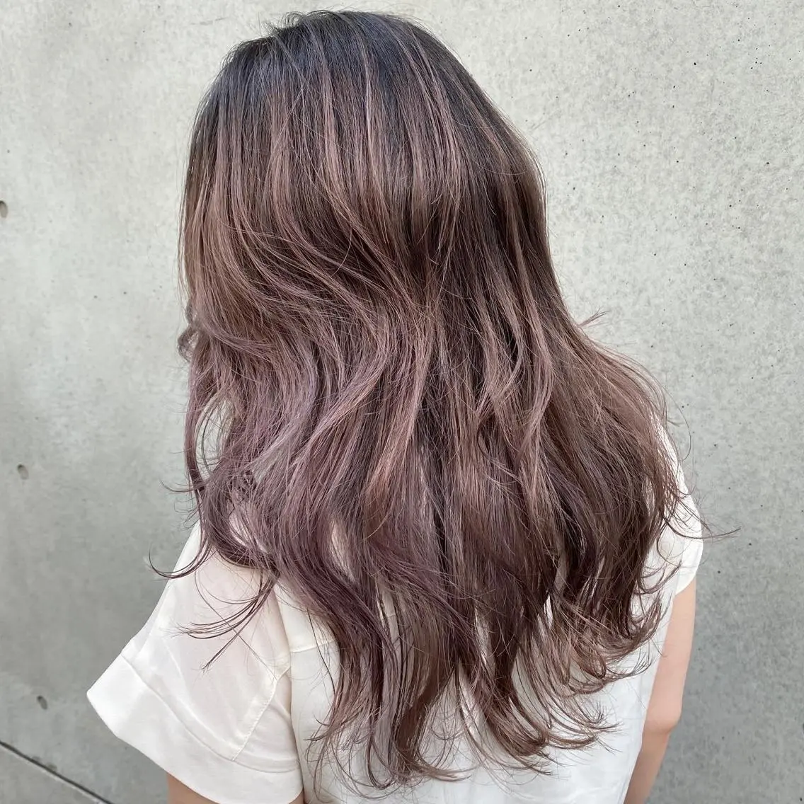 ロング ハイライト 髪質改善 韓国風ヘア レイヤーカット ロング カット ヘアカラー トリートメント 透け感×顔まわり デザイン✂︎吉田のヘアスタイル