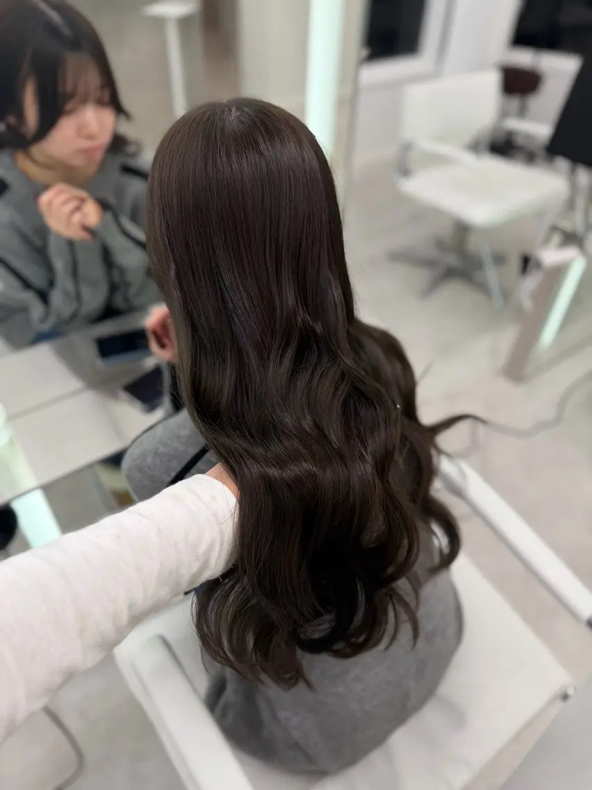 ロング カット ヘアカラー タマシロカリン 艶カラー/レイヤーのヘアスタイル