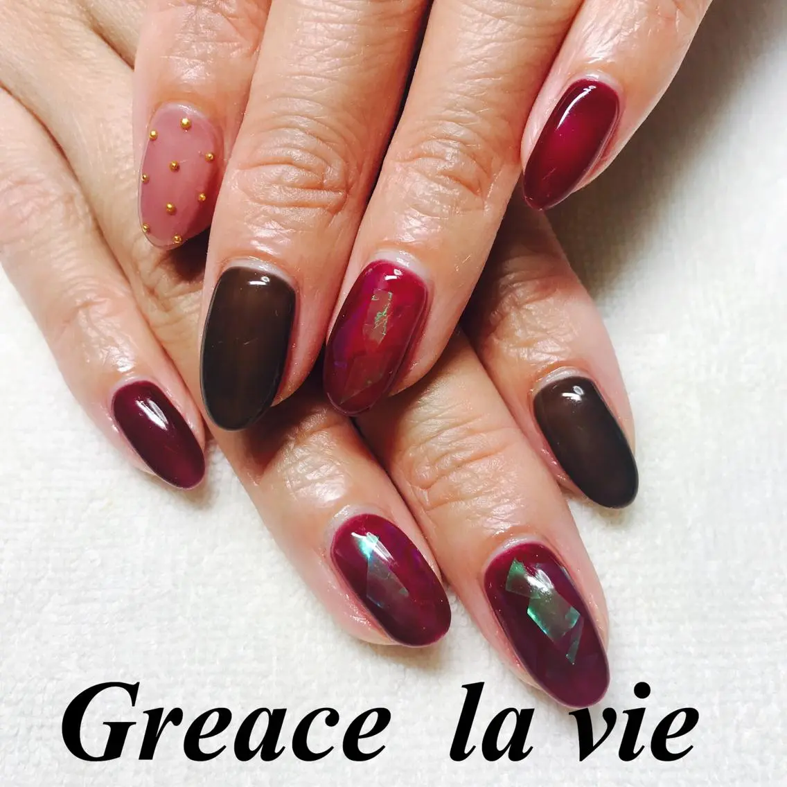 ロング カラー パーマ キッズ ネイル マツエク・マツパ ボルドーカラー ボルドー ニュアンスネイル ニュアンスパーマ Greace  la vieのネイルデザイン