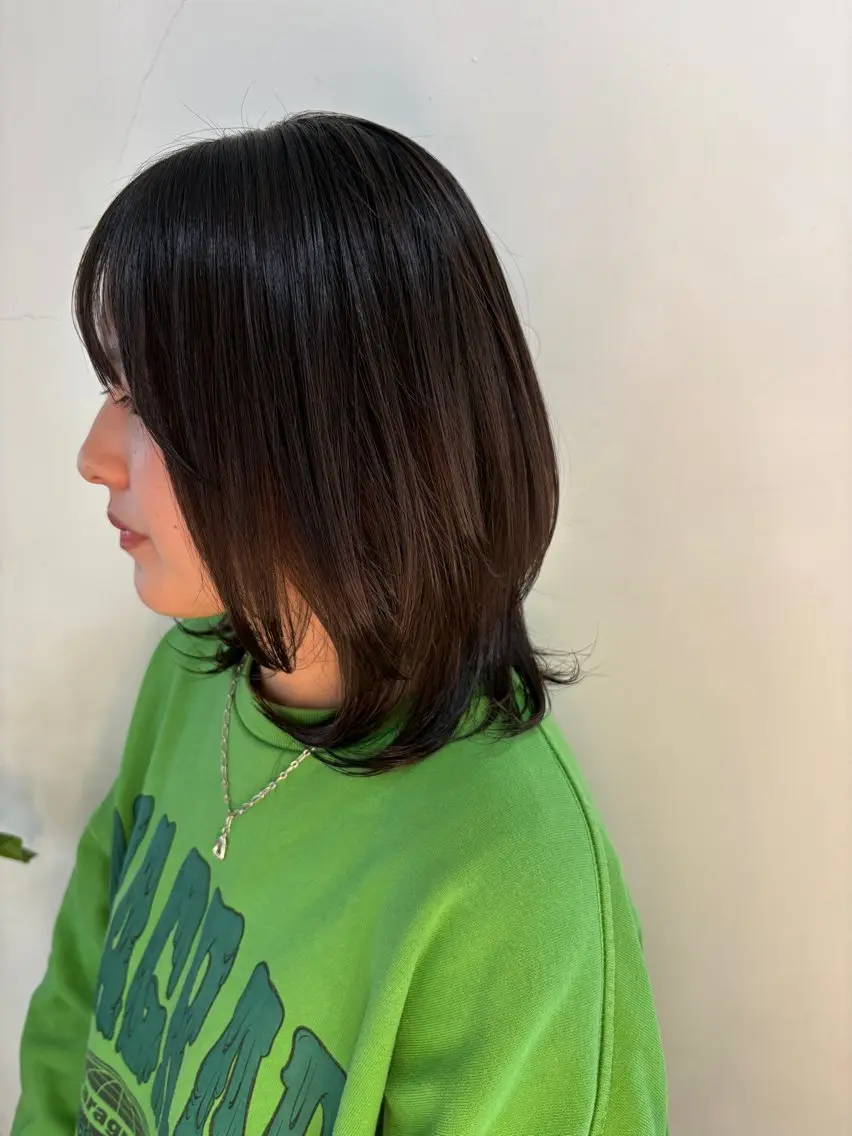 ショート レイヤーカット 外ハネヘア カット 塔崎 りこのヘアスタイル