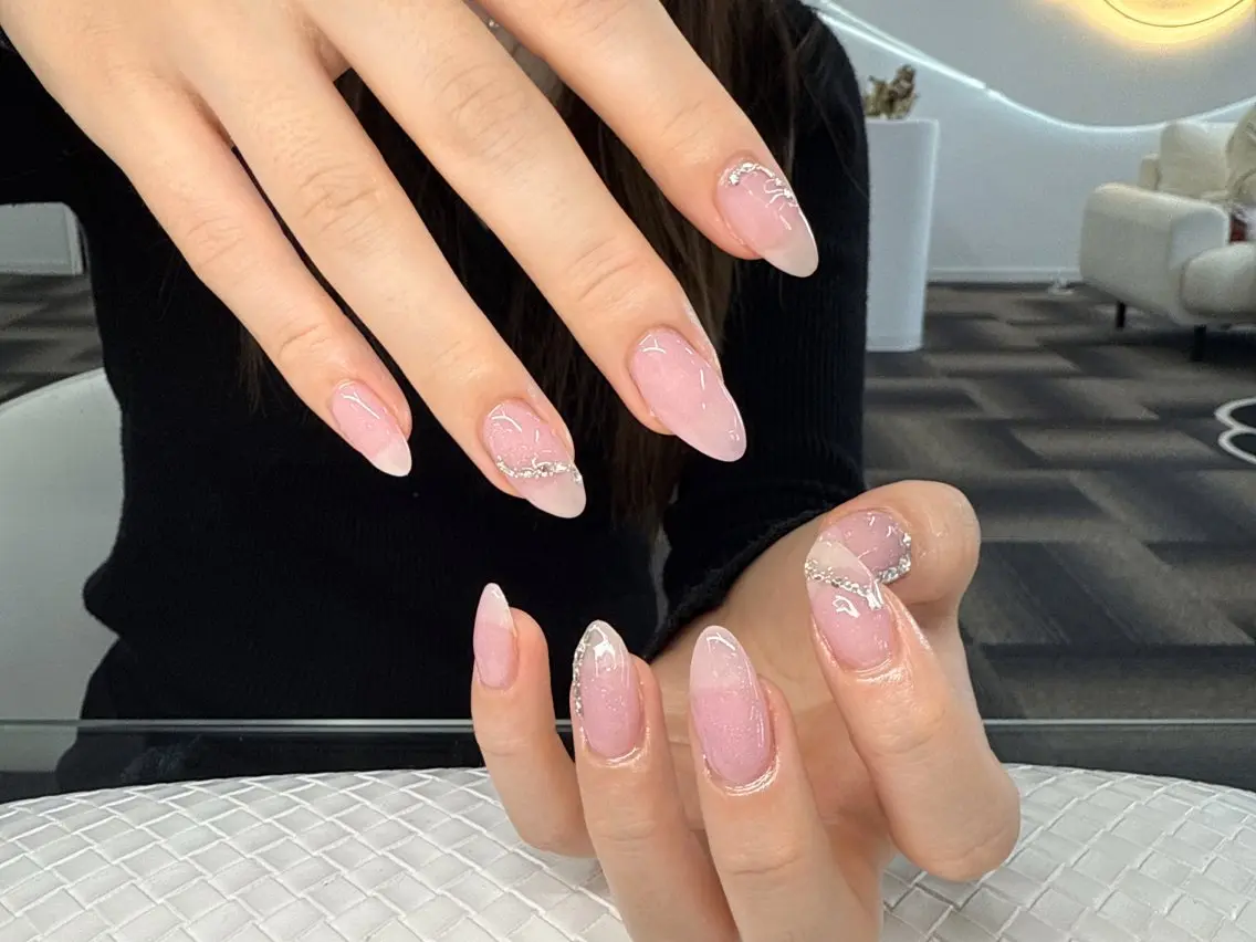 ネイル 長さ出し フットネイル フレンチネイル ジェルネイル ガーリー ハンドネイル NYネイルサロン 千葉中央店のネイルデザイン