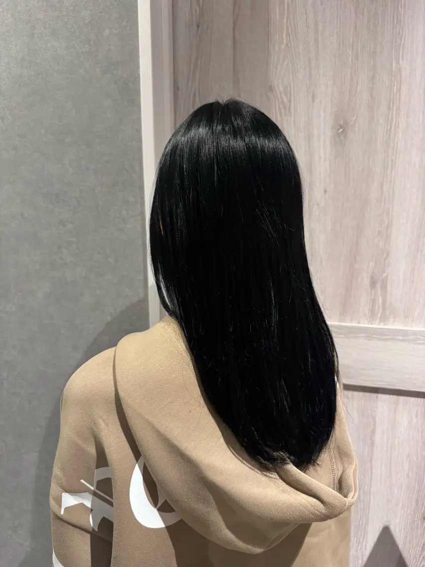 セミロング カラー 黒髪 ブルーカラー ブルーブラック ヘアカラー トリートメント Applause カリンのヘアスタイル
