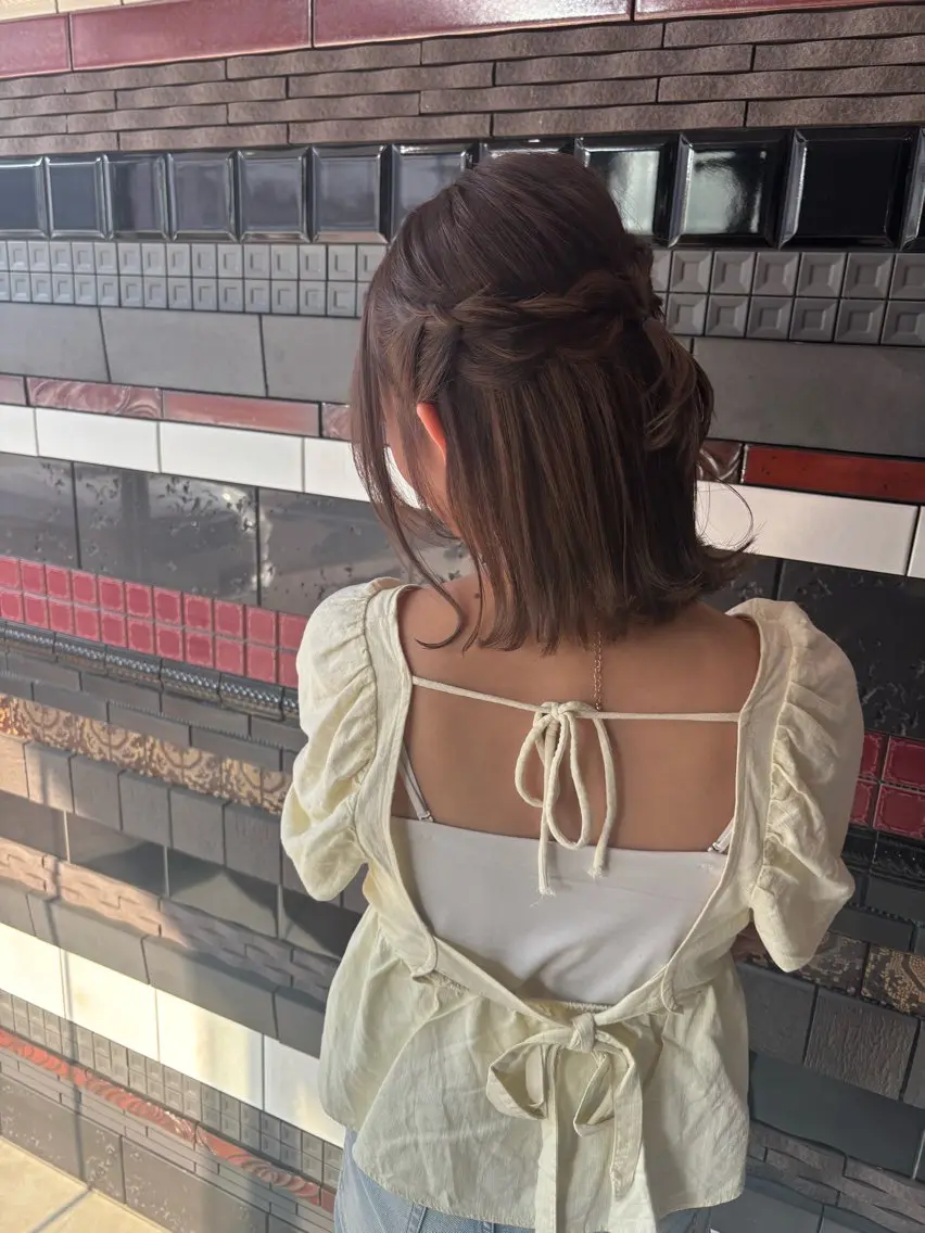 ミディアム カット ヘアカラー 色落ちまで2度綺麗な ハイトーン🪞/ミクのヘアスタイル